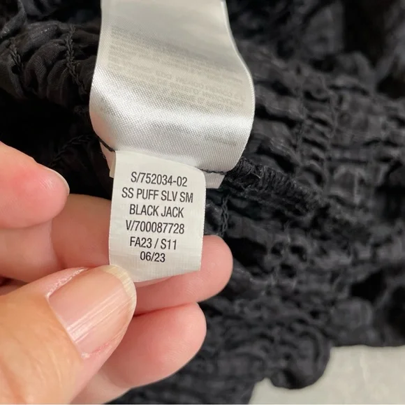 Old Navy Black Smocked Puff Sleeved On/Off Shoulder Peasant Blouse - Picture 7 of 8